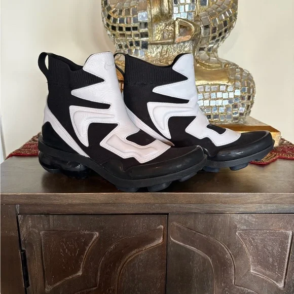 Nike Women's Black and White Vapormax Sneakers - Picture 8 of 11